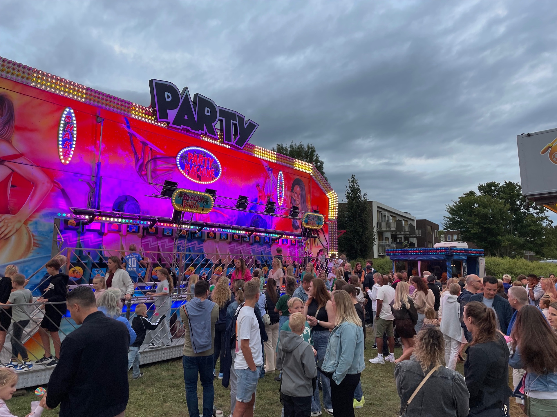 Party Wipp schommelbank attractie โ foto 1