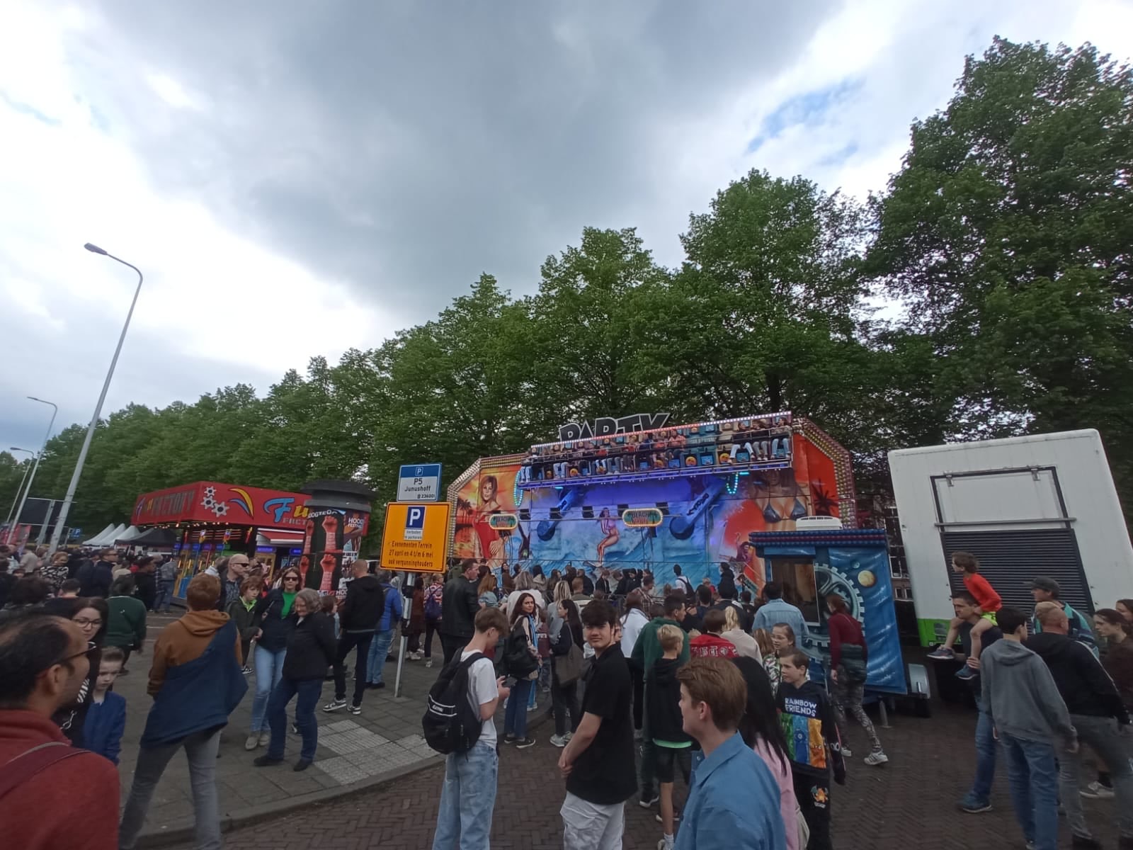 Party Wipp schommelbank attractie โ foto 2